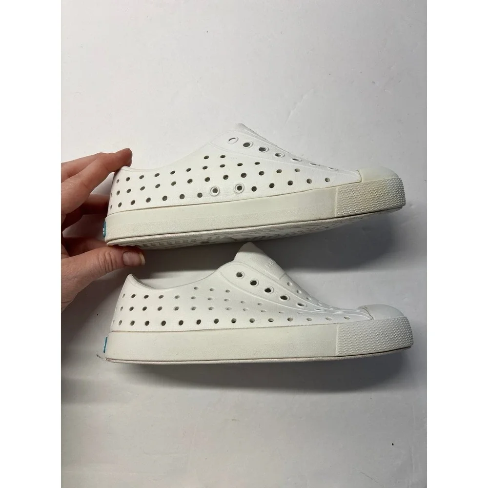 Native White Shoes (Sz. J2)
